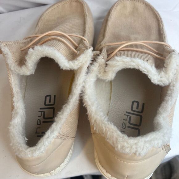 Hey Dude Wendy Corduroy Cream Faux Fur Lined Slip On Shoe Size 9 - Picture 9 of 9